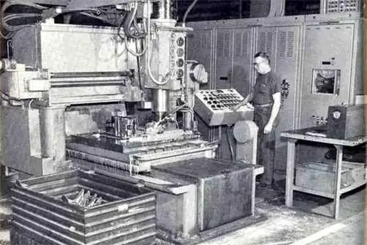 تاریخچه دستگاه فرز CNC